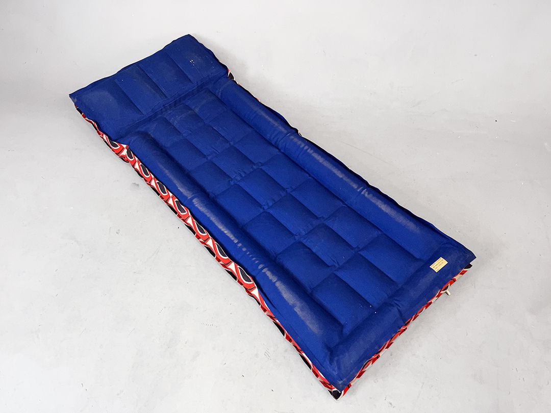 Foto White Red and Black Air Mattress w176