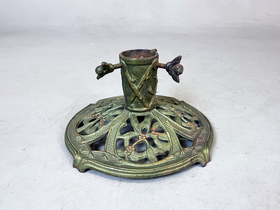 Foto Antique Green Metallic Christmas Tree Stand
