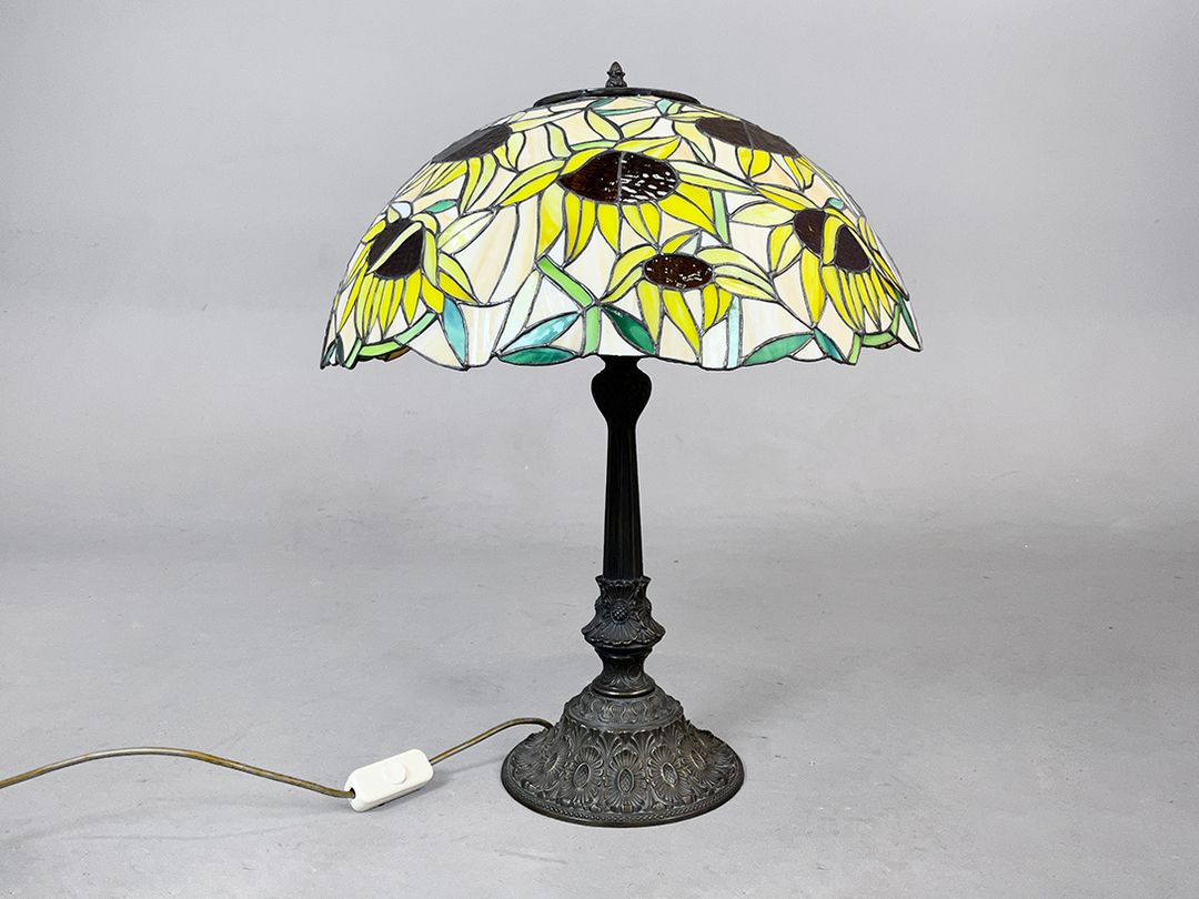 Foto Pretty Sunflower Patterned Tiffany Table Lamp h70