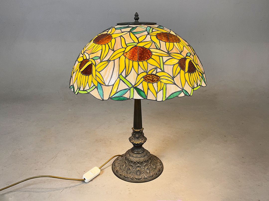 Foto Pretty Sunflower Patterned Tiffany Table Lamp h70
