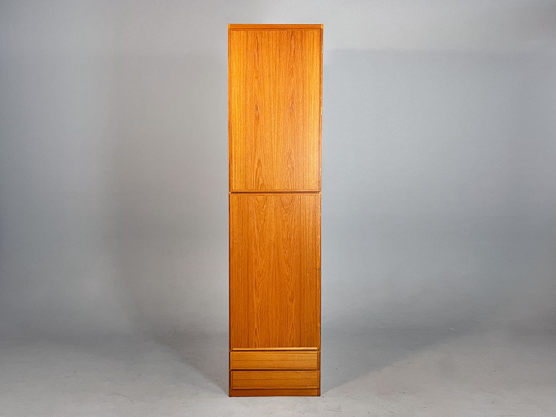 Foto Scandinavian Midcentury High Hall Wardrobe with Drawers h238