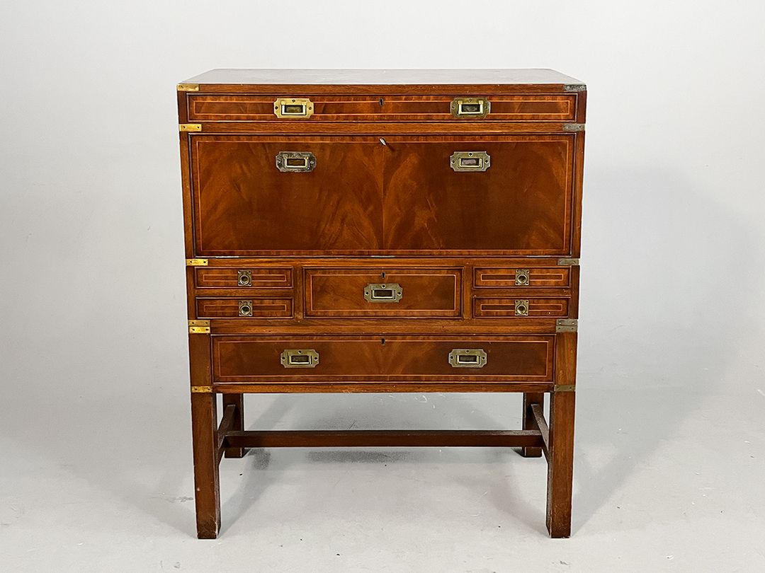 Foto Traditional British Empire Secretary h112