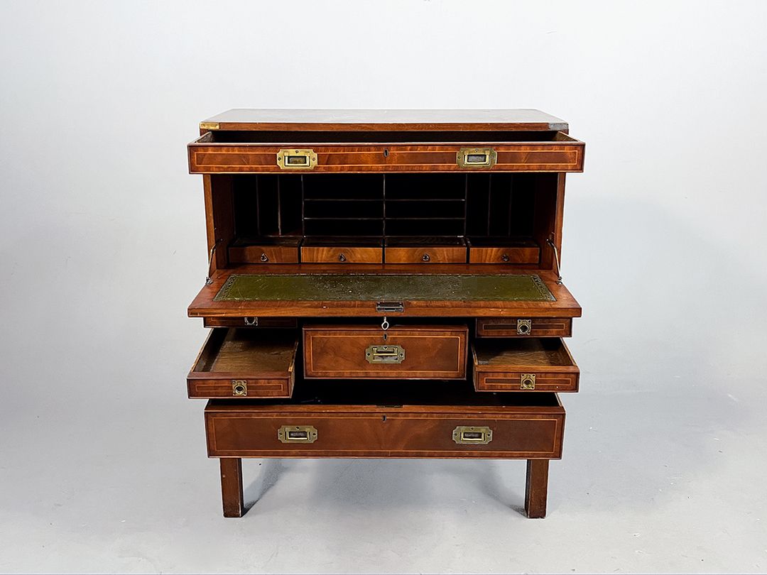 Foto Traditional British Empire Secretary h112