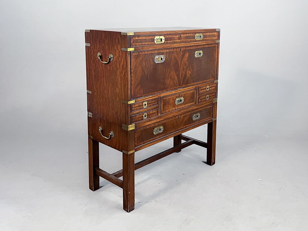 Foto Traditional British Empire Secretary h112