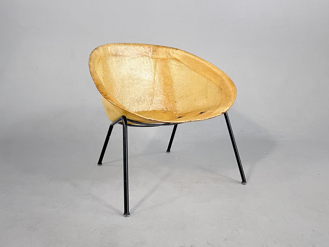 Foto Rare Prototype of the Iconic Pot Chair, October 1965
