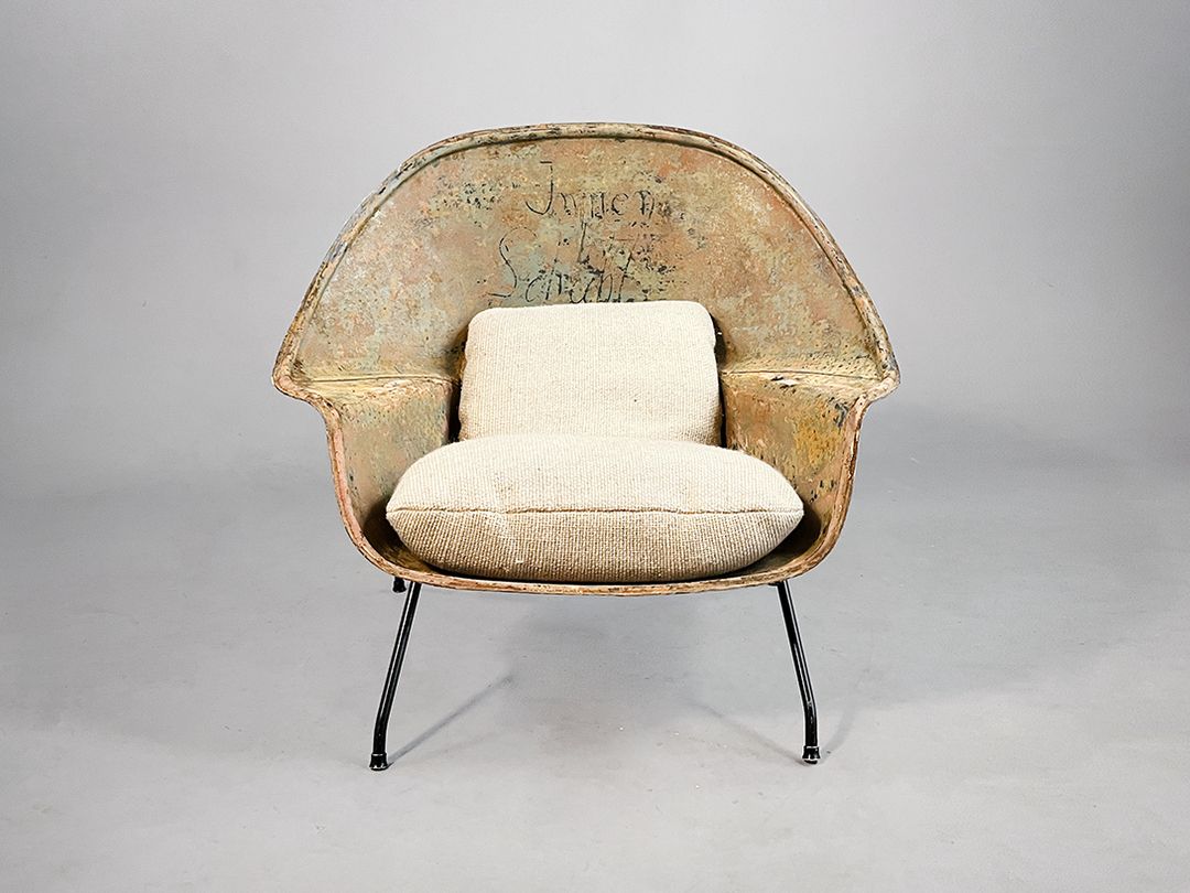 Foto Rare Prototype of the Iconic Womb Chair, late 1950s