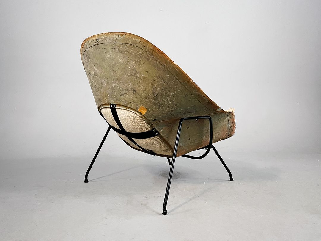 Foto Rare Prototype of the Iconic Womb Chair, late 1950s