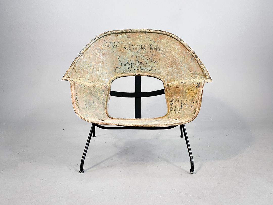 Foto Rare Prototype of the Iconic Womb Chair, late 1950s
