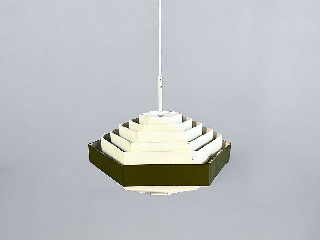 Foto Small Danish Pyramid Pendant Lamp 1960s