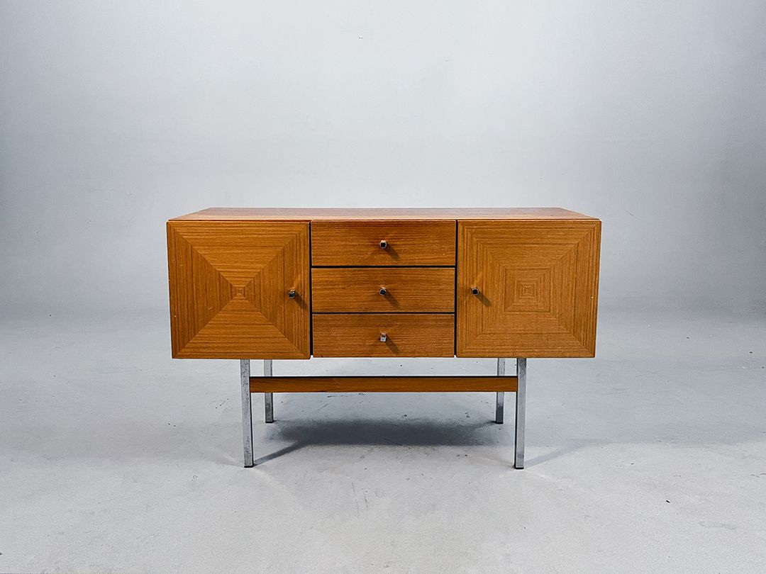 Foto Compact 1950s Sideboard in the Style of Rudolf Bernd Glatzel w100