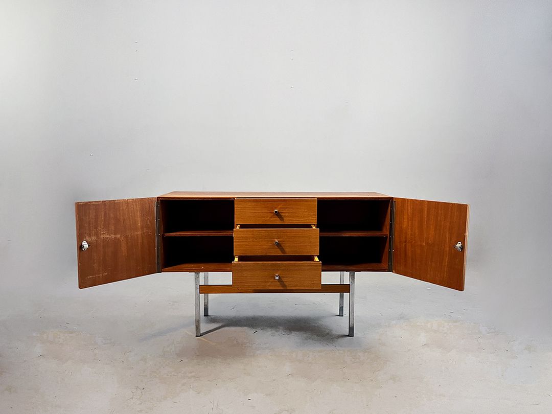 Foto Compact 1950s Sideboard in the Style of Rudolf Bernd Glatzel w100