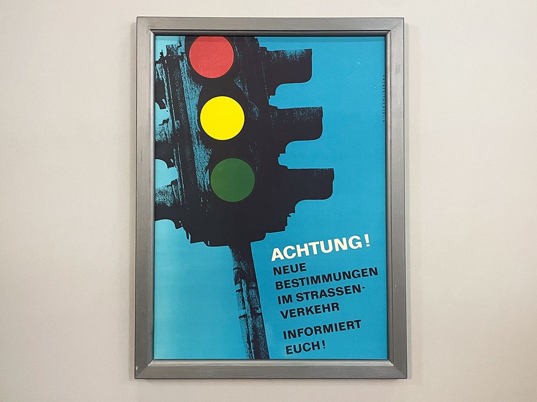 Foto Midcentury Poster &#8220;Attention&#8221; with Traffic Light  Berlin h88x65 X15