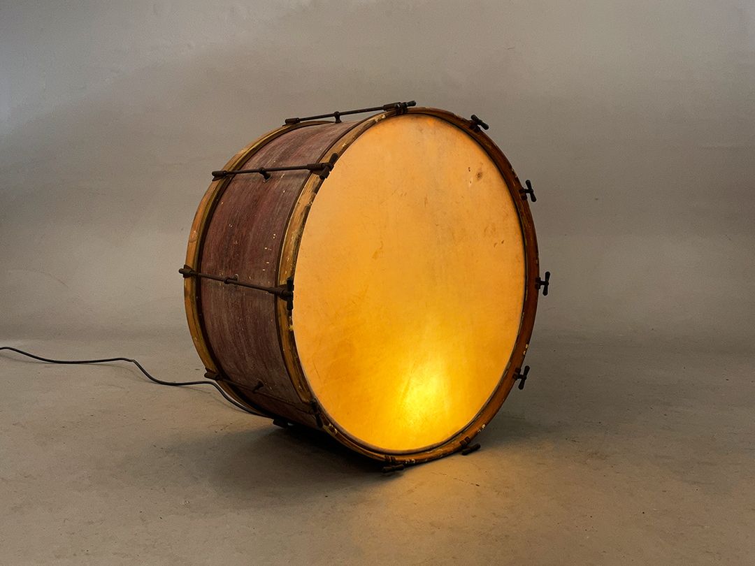 Foto Unique Repurposed Special Base Kick Drum Floor Lamp h75