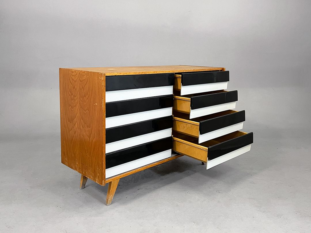 Foto Sideboard by Jiri Jiroutek for Interier Praha, Czechoslowakia, 1960s w110