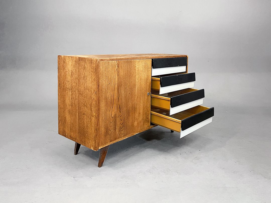 Foto Vintage Sideboard by Jiri Jiroutek for Interier Praha, 1960s w110