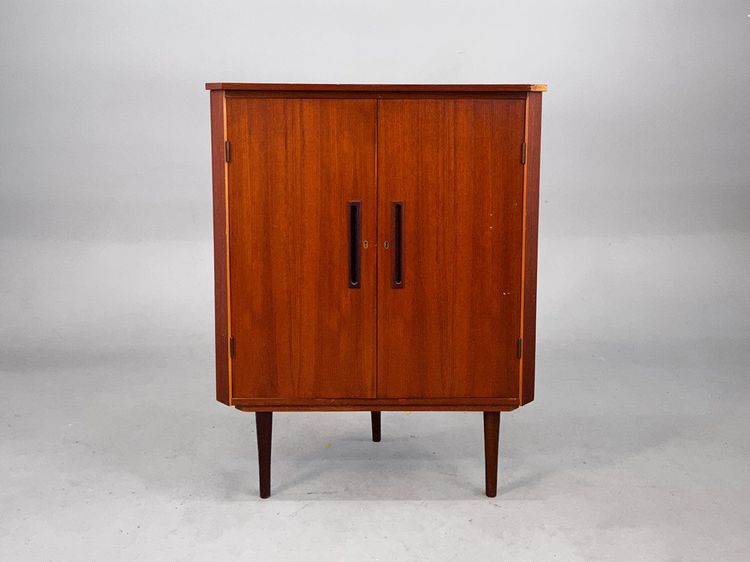Foto Mid-Century Rose Wooden Corner Cabinet h110