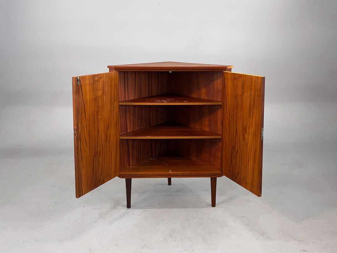 Foto Mid-Century Rose Wooden Corner Cabinet h110