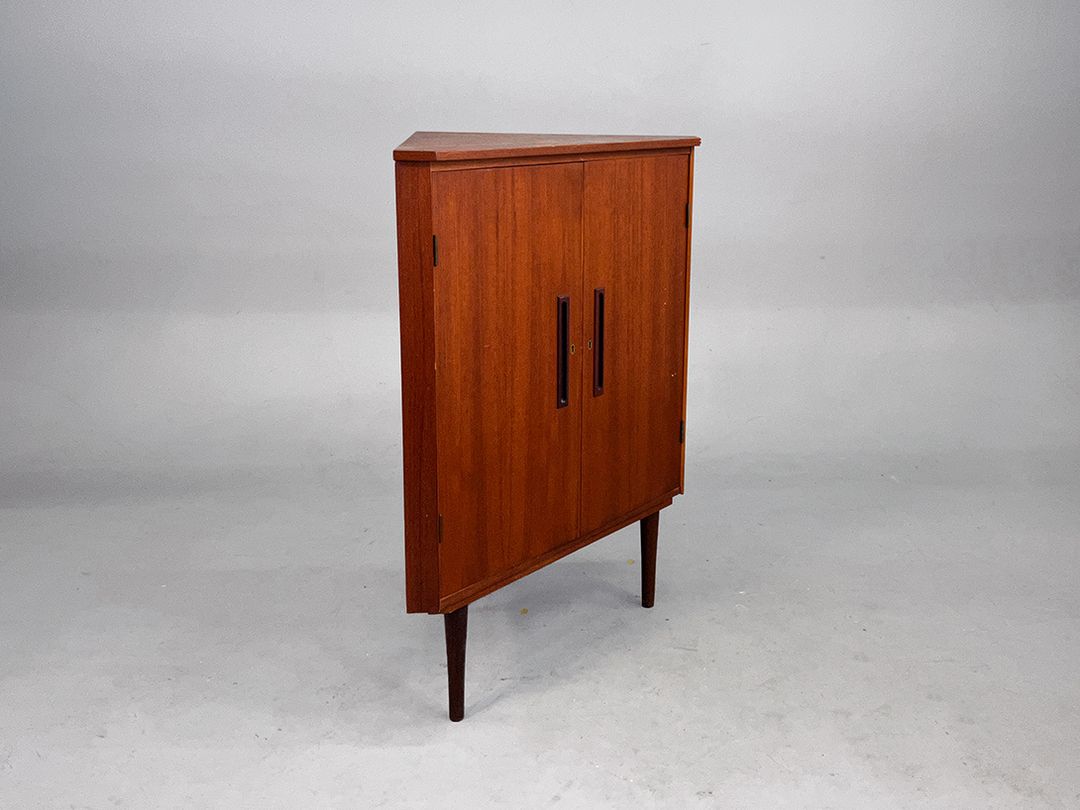 Foto Mid-Century Rose Wooden Corner Cabinet h110