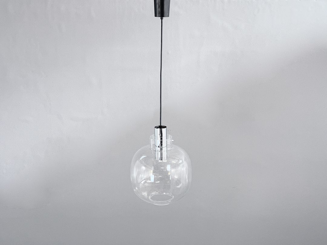 Foto Bigger Space-Age Pendant Glass Lamp Limburg, 1970s