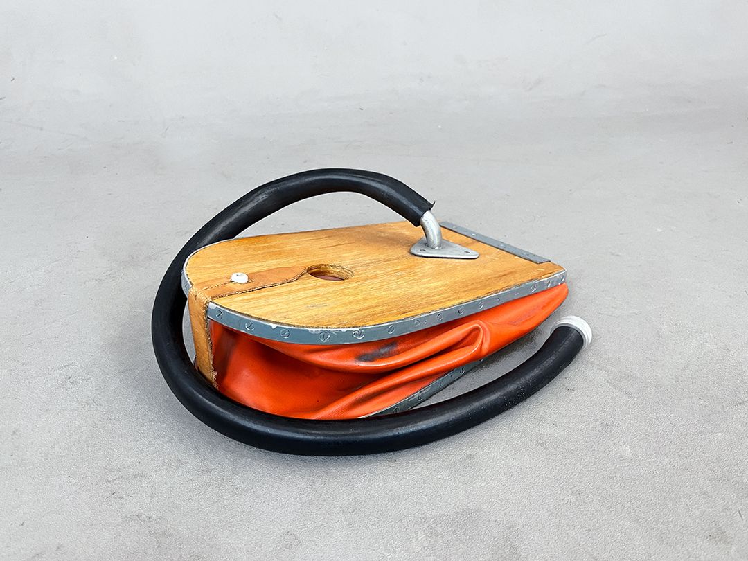 Foto Modern Orange Bellows for the Fireplace h32