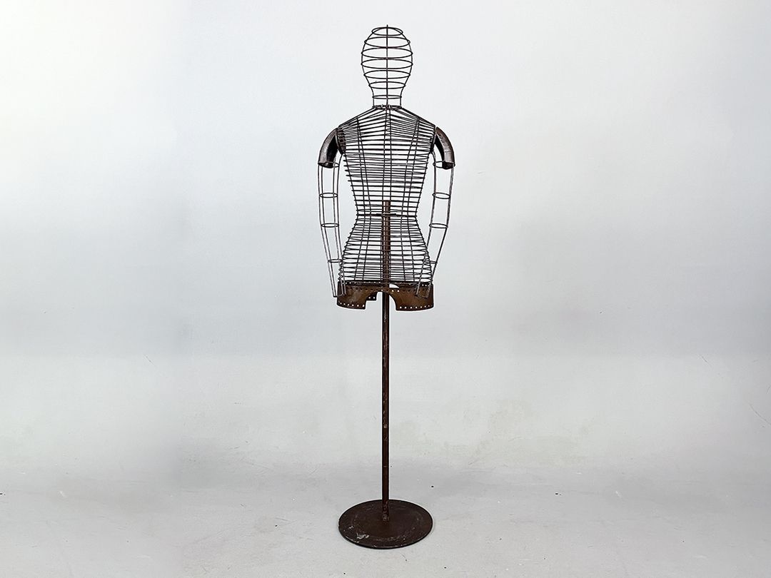 Foto Exceptional Female Metal Model With Arms h178