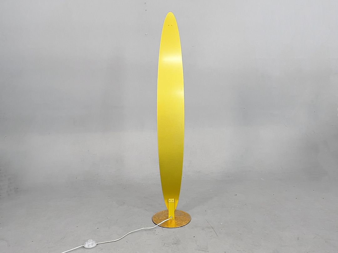 Foto Impressive Yellow Leaf-Shaped Floor Lamp h140