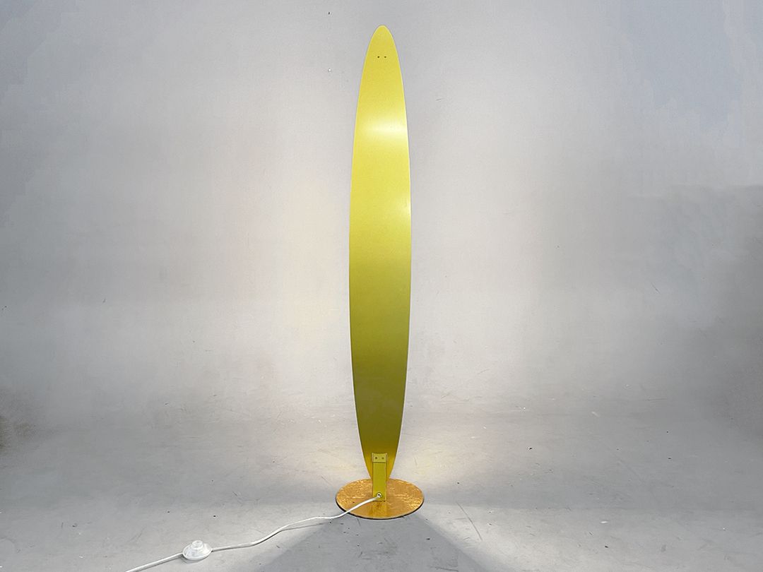 Foto Impressive Yellow Leaf-Shaped Floor Lamp h140