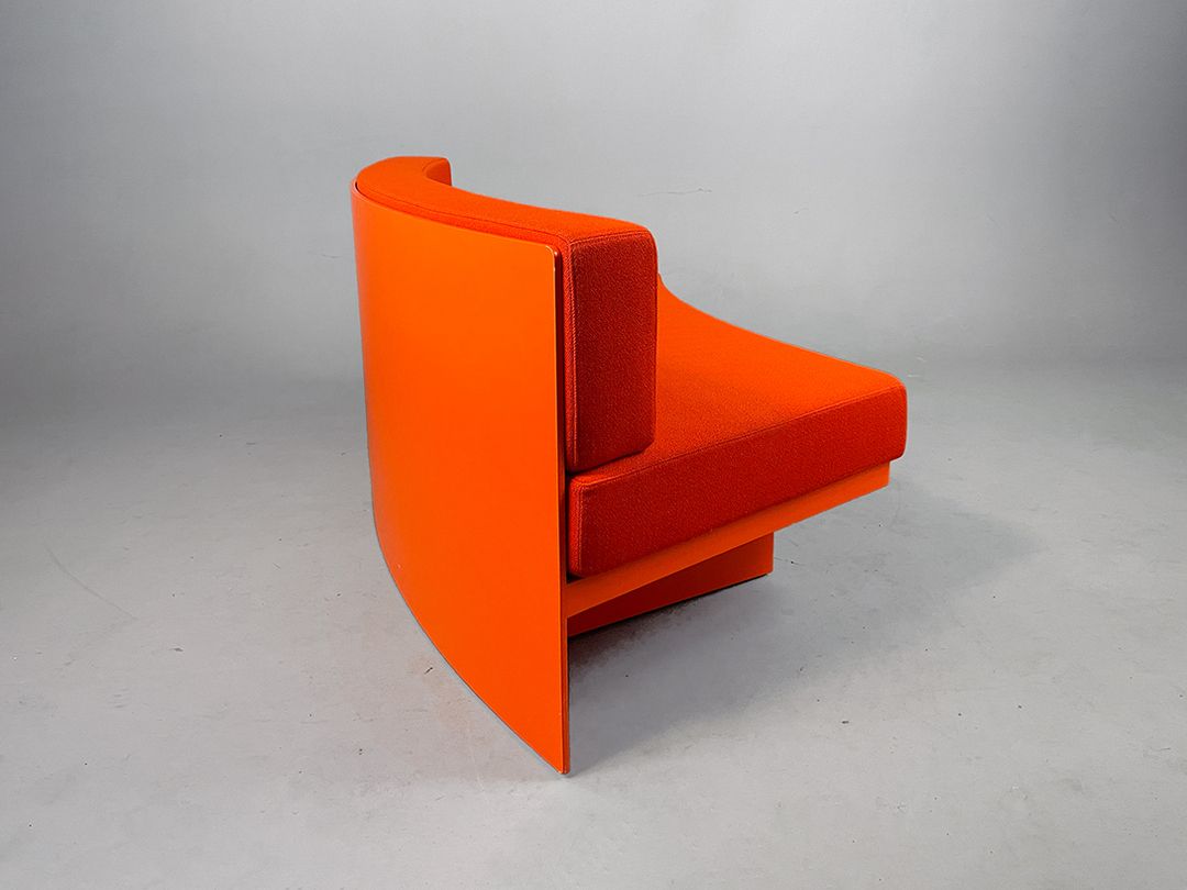 Foto Bright Orange Curved Sofa h76x172