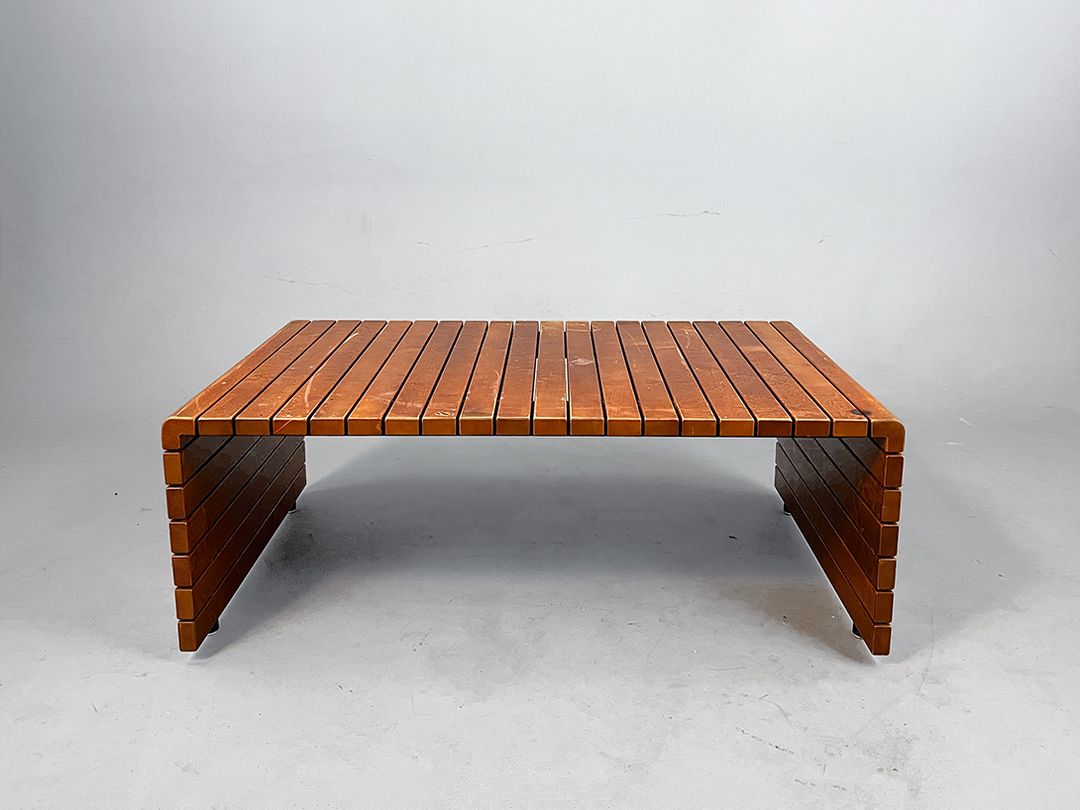 Foto Wooden Pallet Bent Coffee Table h44x121x76