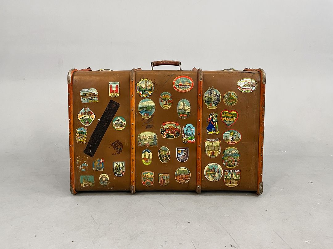Foto European Globetrotter Suitcase 1959 with many Stickers h30x84x50