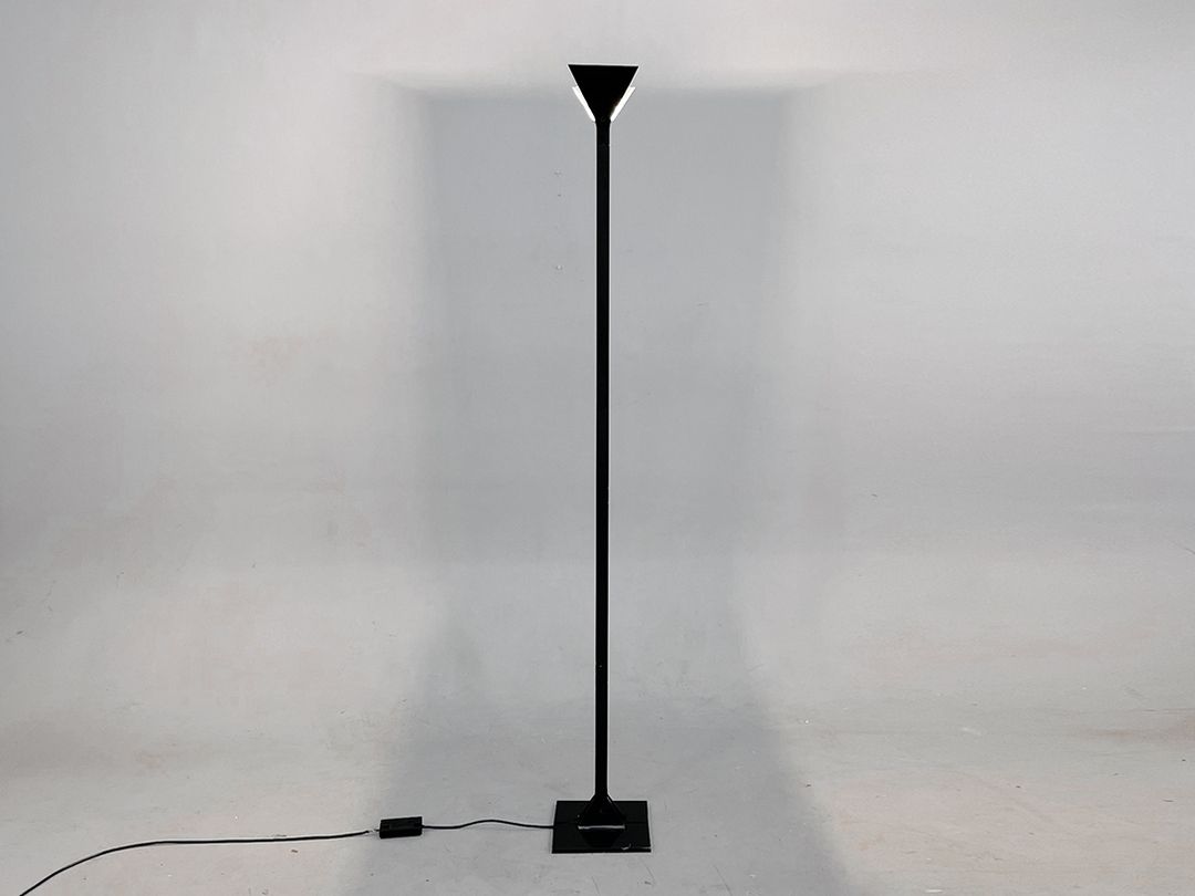 Foto Memphis Era Floor Lamp Black and Red h192x25 C1