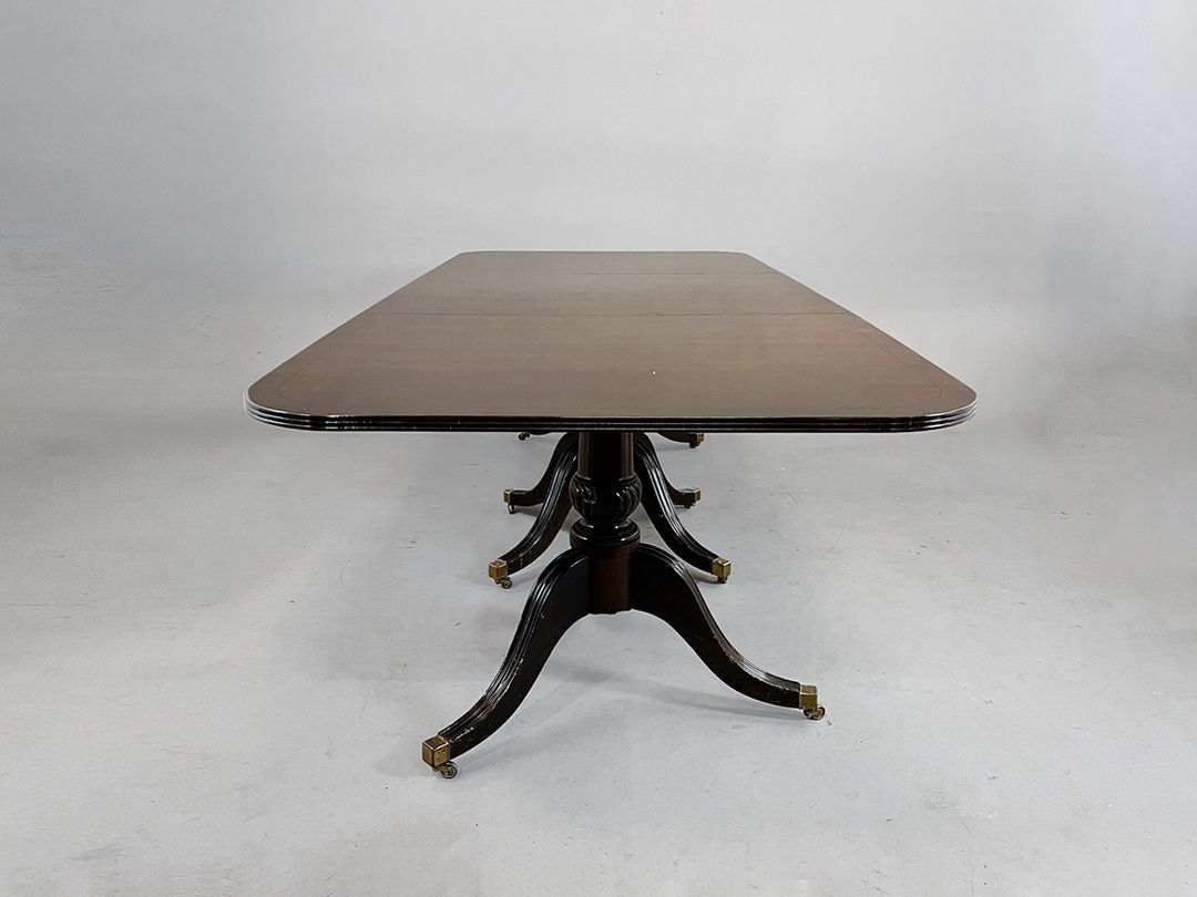 Foto English Regency Style Dining Table with Glass Top h74x115x274