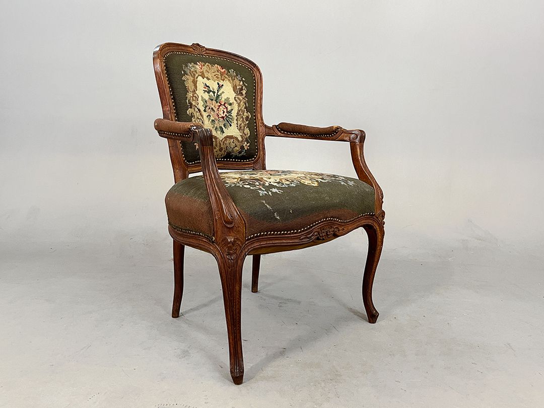 Foto Imposing Armchair Rococo with Floral Upholstery Dark Brown Armrest h87