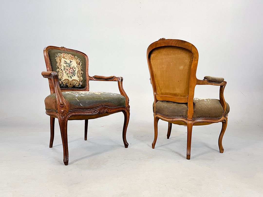 Foto Imposing Armchair Rococo with Floral Upholstery Lighter Brown Armrest h87