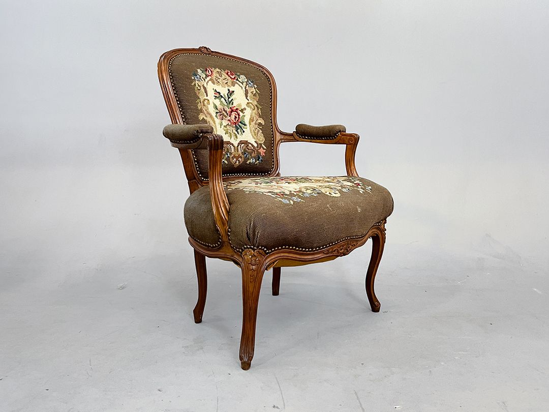 Foto Imposing Armchair Rococo with Floral Upholstery Lighter Brown Armrest h87