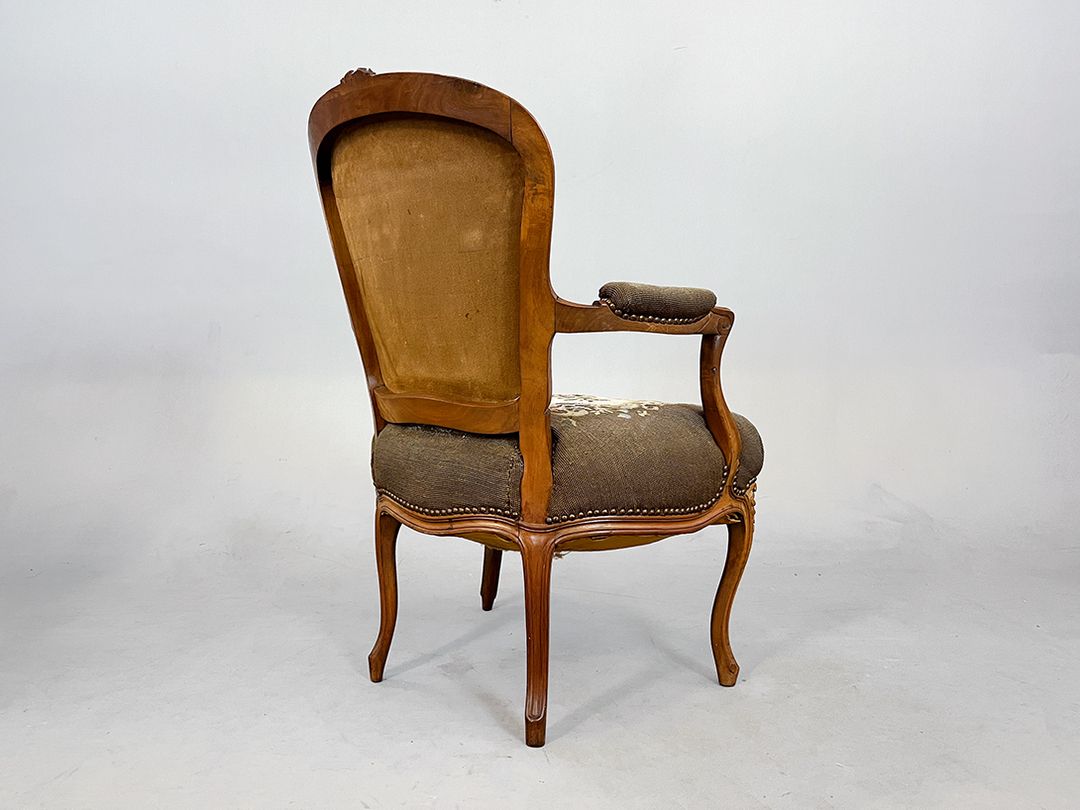 Foto Imposing Armchair Rococo with Floral Upholstery Lighter Brown Armrest h87