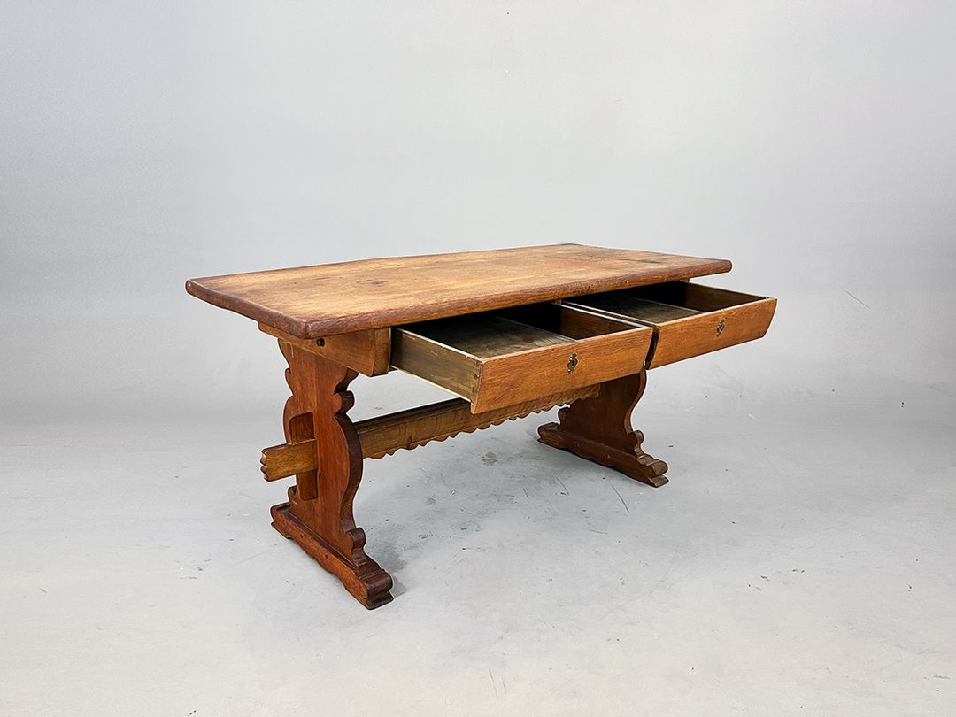 Foto Massive Rustic Table with Drawers h78