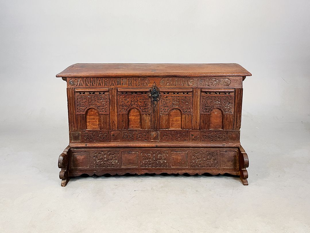 Foto Antique Chest with Arcade Front 1762 h76