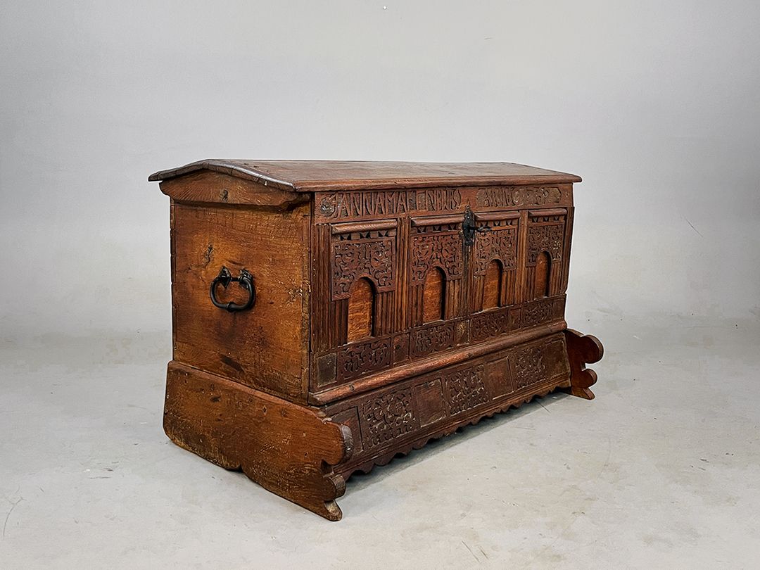Foto Antique Chest with Arcade Front 1762 h76