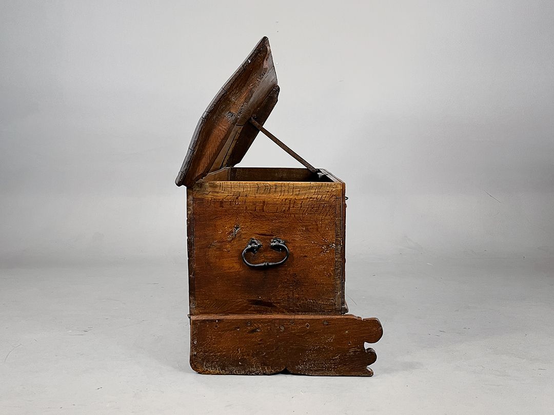 Foto Antique Chest with Arcade Front 1762 h76