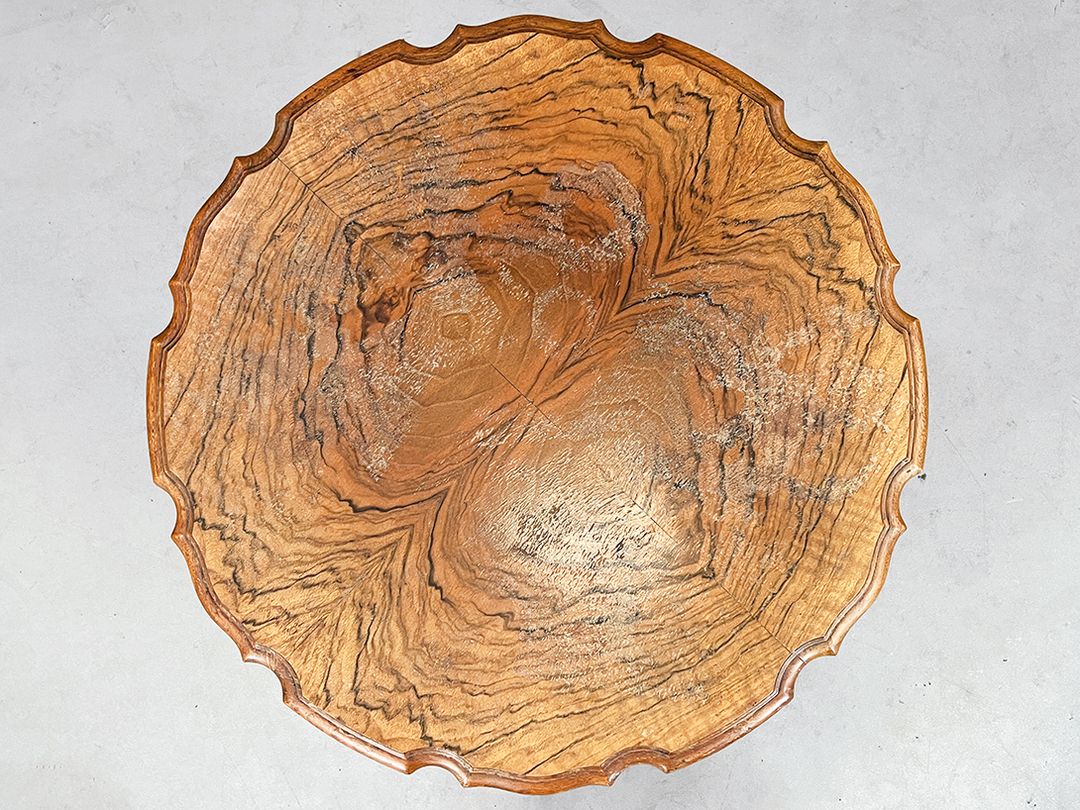 Foto Wooden Coffee Table with Claw and Ball Feet 1890 h41