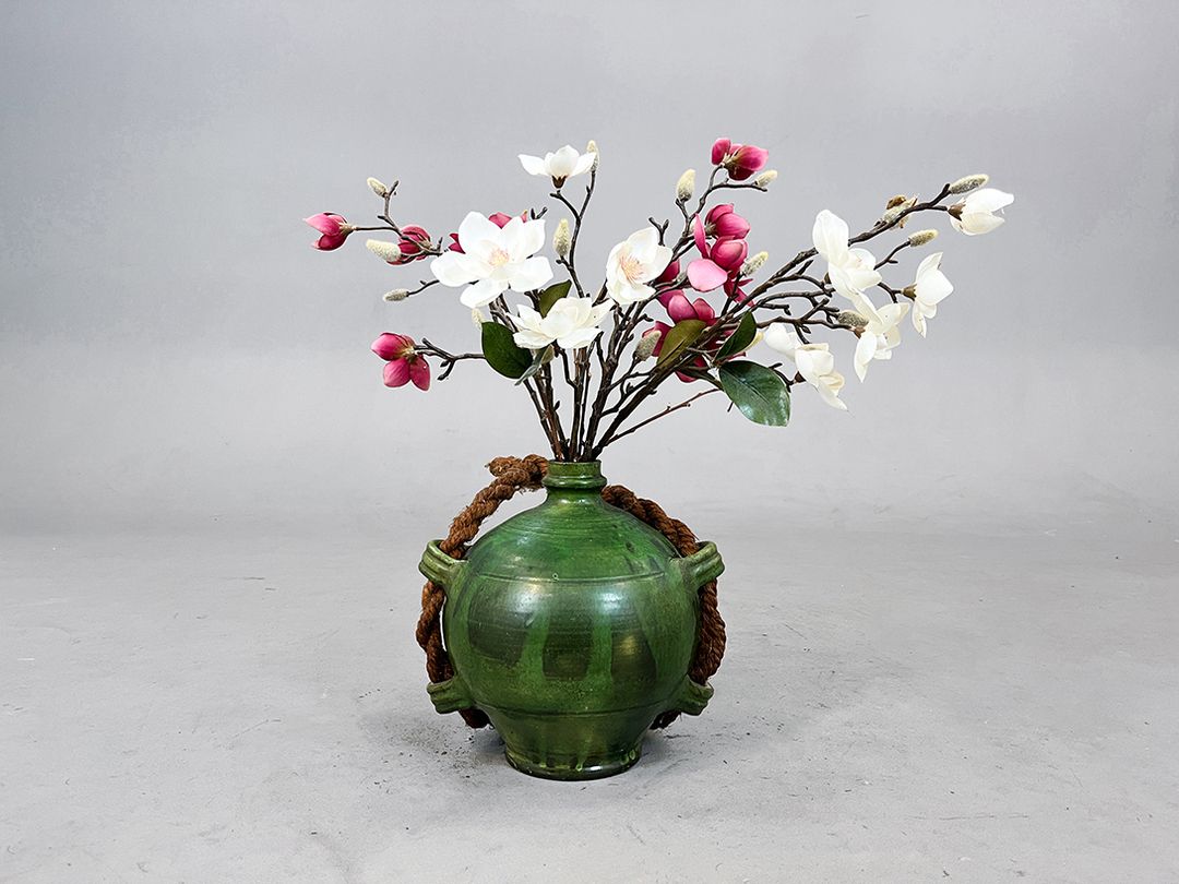Foto Unusual Green Vase with Braided Rope h50