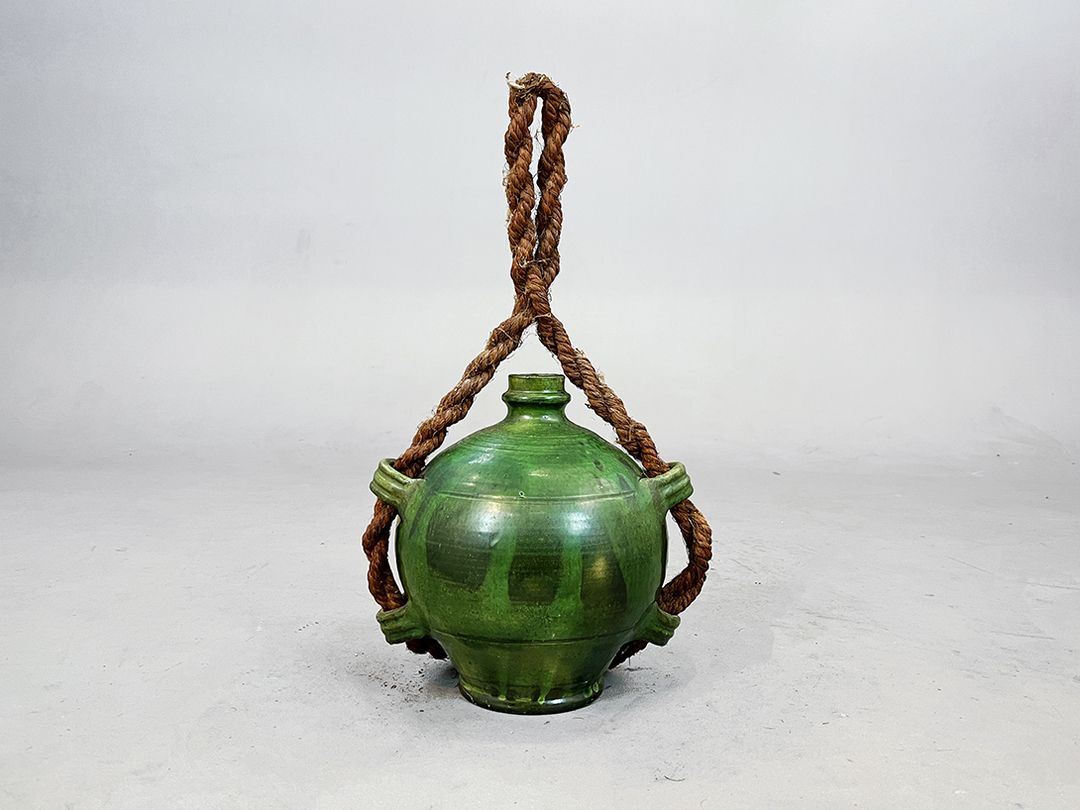 Foto Unusual Green Vase with Braided Rope h50