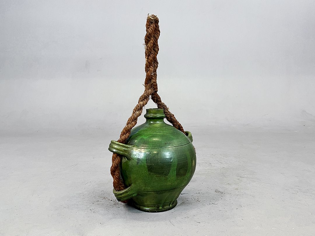 Foto Unusual Green Vase with Braided Rope h50
