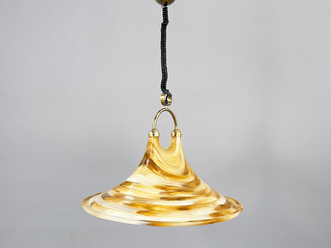 Foto Brass Ceiling Lamp with Eye-Catching Shade h50