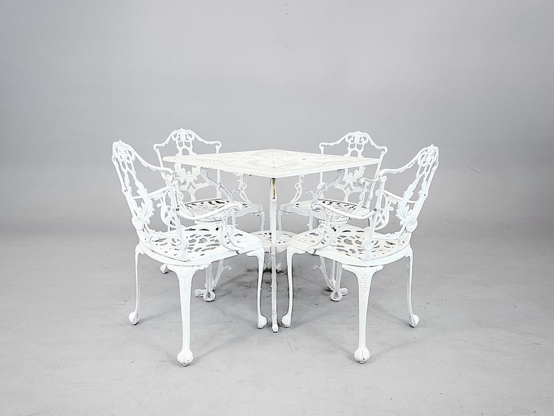 Foto Romantic White Square Garden Table h70