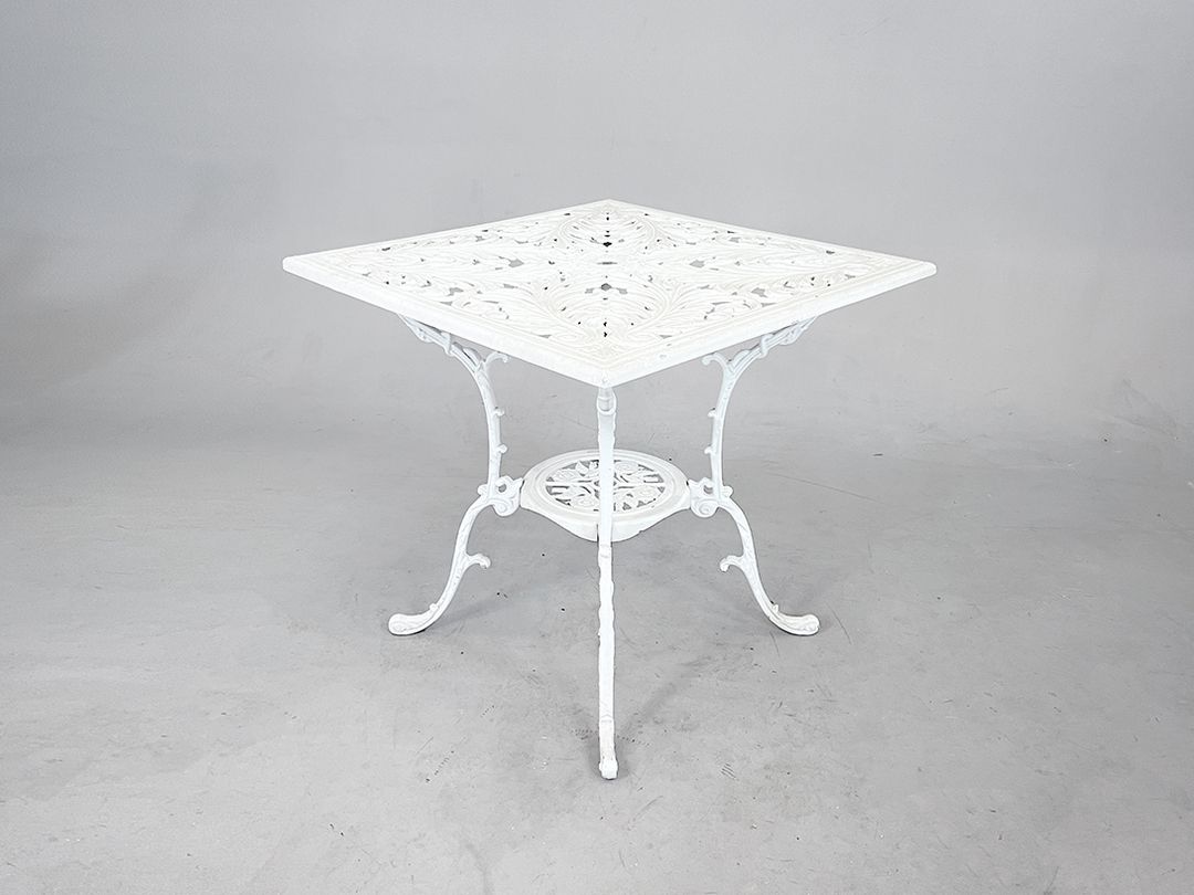 Foto Romantic White Square Garden Table h70
