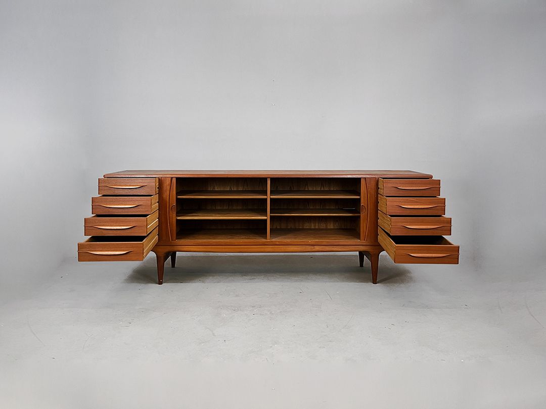 Foto Large Danish Teak Sideboard 1966 w240