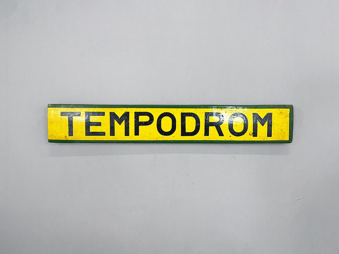 Foto Charming Tempodrom Wooden Name Plate w99 22B19