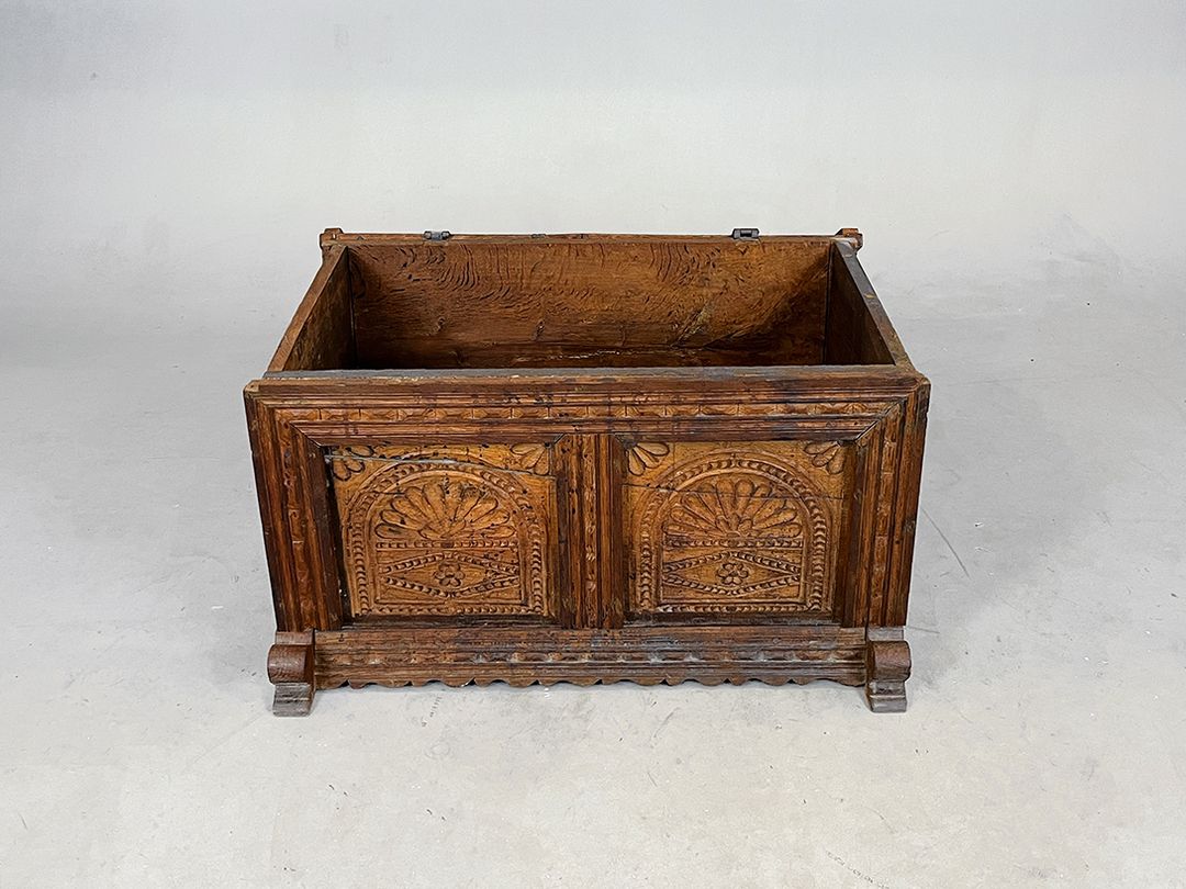 Foto Antique Wooden Cutlery Chest with Carved Details h51 *N